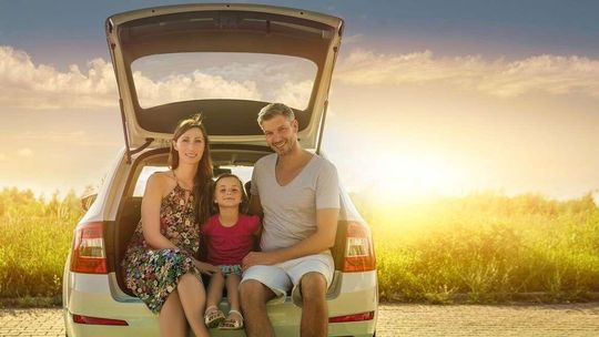 Idealny samochód na rodzinny wyjazd – 4 wygodne typy pojazdów z wypożyczalni aut