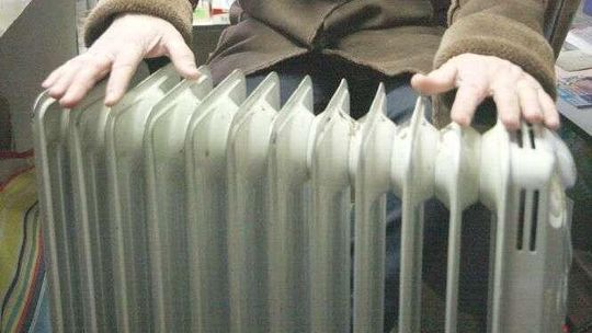 Idzie zima, a „żeberka” lodowate. Czemu w spółdzielni nie grzeją?