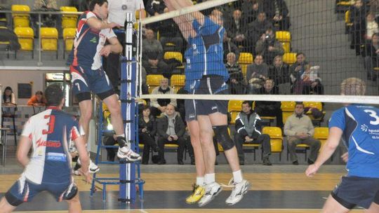 II liga siatkarzy: STS – Avia 0:3, Zawkrze – Trójka 1:3, Cukrownik – MOSiR 1:3