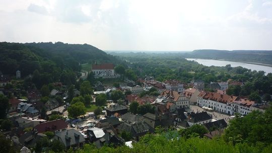 Ile alkoholu sprzedano? Ilu jest mieszkańców? Ile wydano? Raport o gminie Kazimierz Dolny