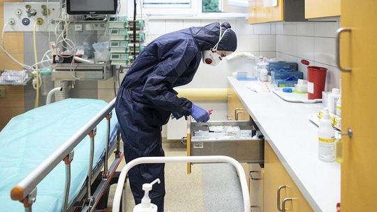 Ile dokładnie jest nowych przypadków zakażenia koronawirusem? Różne dane w sobotę