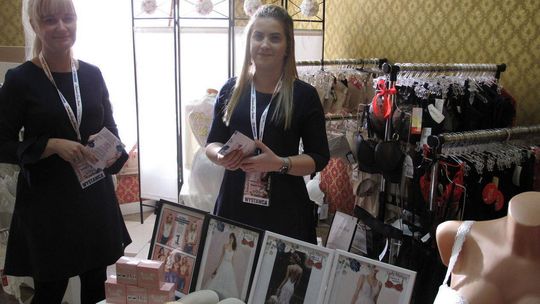 Ile kosztuje organizacja wesela? Ceny atrakcji: od automatycznego barmana po nagą sesję poślubną