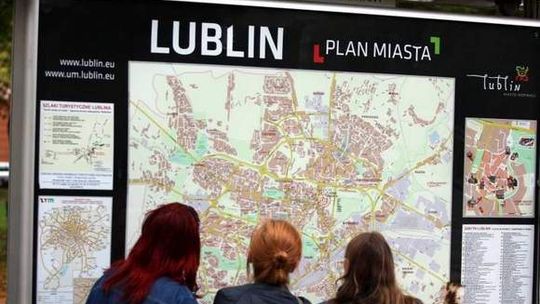 Ile naprawdę zarobisz po studiach? \"Studia nie dają nic\" 