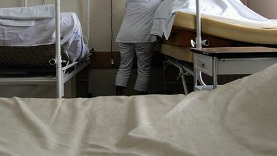 Ile zarabia salowa w szpitalu?