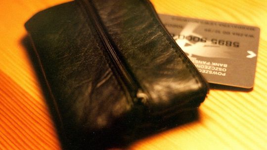 Ile zarabia urzędnik, a ile kierownik sklepu?