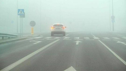 IMGW ostrzega: gęste mgły w części regionu