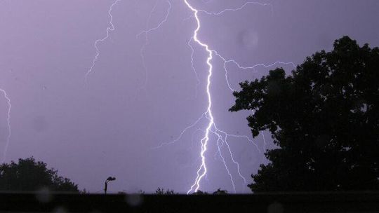 IMGW ostrzega. Nad lubelskie nadciągają burze