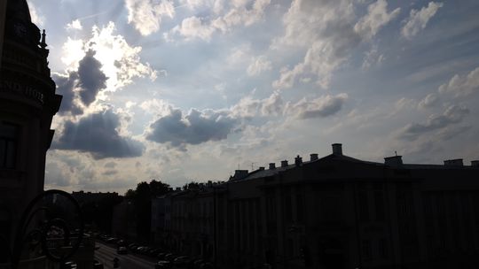 IMGW: Ostrzeżenie przed burzami. Możliwy grad