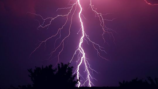 IMiGW ostrzega: Popada, zagrzmi, może spaść grad