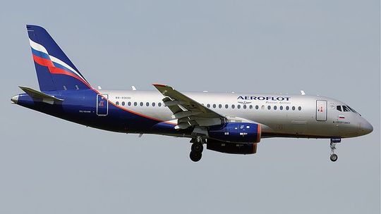 Indonezja: Rosyjski samolot rozbił się na zboczu wulkanu