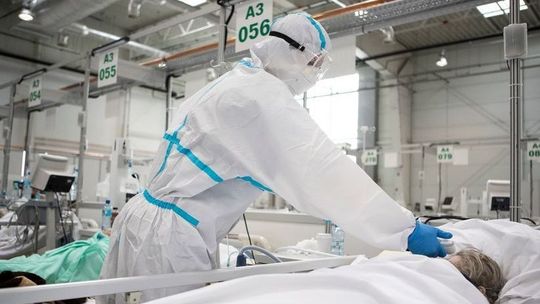 Indyjski wariant koronawirusa w Polsce. Zarażony dyplomata w ciężkim stanie 