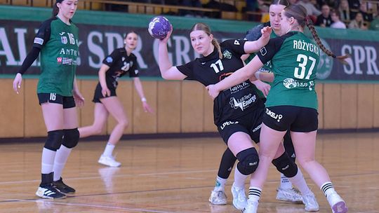 Inga Trochimczyk i Nina Smelcerz występują w mistrzostwach świata U-20