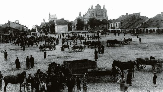 Inne życie Starego Rynku w Opolu Lubelskim