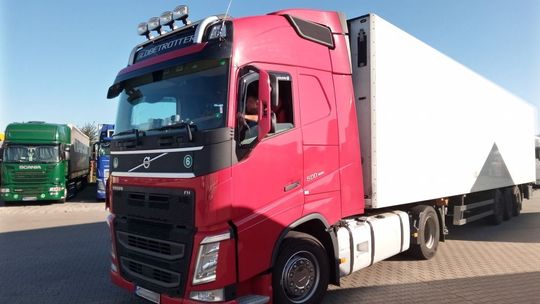 Innowacja w służbie przekrętom. Jechał tirem, a tachograf rejestrował odpoczynek