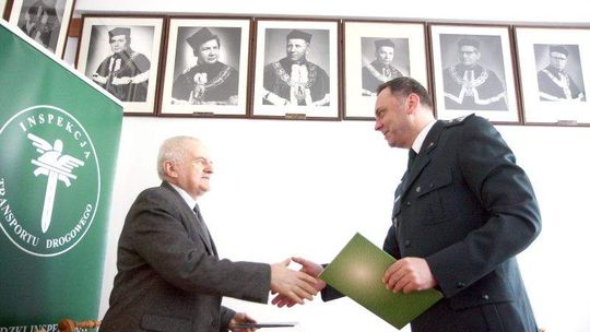 Inspekcji Transportu Drogowego po drodze z uczelniami