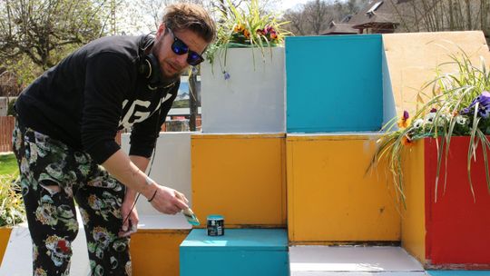 Instalacja nabrała kolorów. Odświeżono rzeźbę w Kazimierzu Dolnym