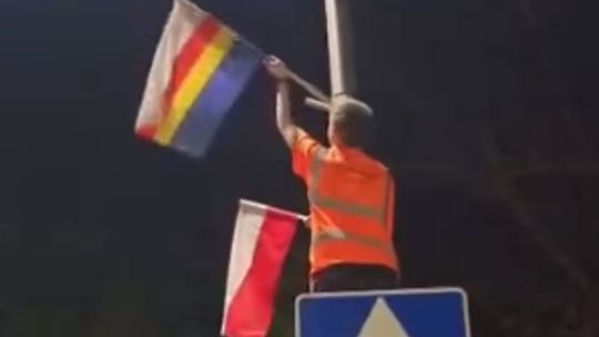 Internauci oburzeni na flagę miasta Puławy. Pomylili ją z ukraińską