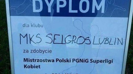 Internauci śmieją się z dyplomu dla lubelskich mistrzyń