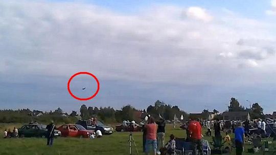 Internauci wychwycili momenty o krok od katastrofy na Air Show