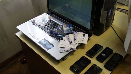 Internetowy przekręt. Osoby z całej Polski oszukane na ćwierć miliona złotych