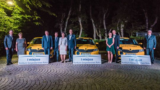 Inwestują w rozwój gospodarstw, produkują dużo mleka. W nagrodę dostali samochody