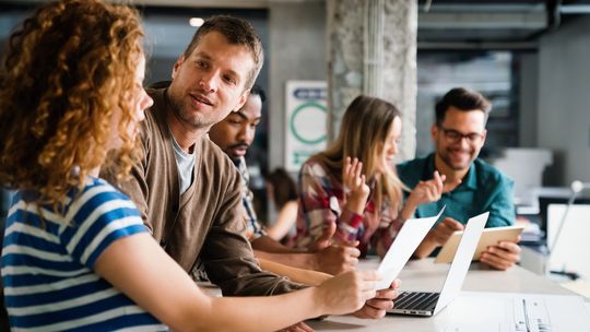 Inwestycja w zespół: Dlaczego małe firmy zyskują najwięcej na wdrożeniu pakietów opieki medycznej?