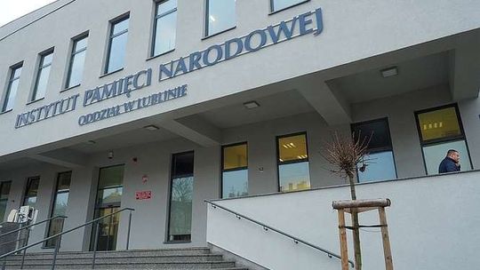 IPN otwiera zatrzeżone teczki esbeków. Opublikowano nazwiska funkcjonariuszy