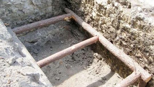 IPN szuka na budowie ubeckich ofiar