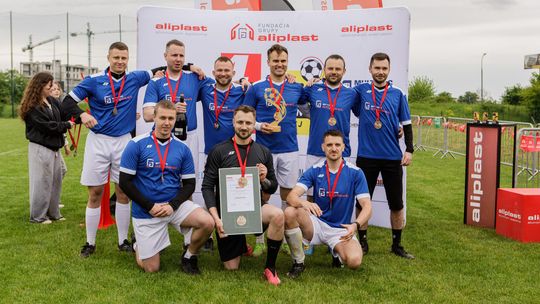 IV Turniej Charytatywny w Piłkę Nożną Fundacji Grupy Aliplast. Zagrali by pomagać [ZDJĘCIA]