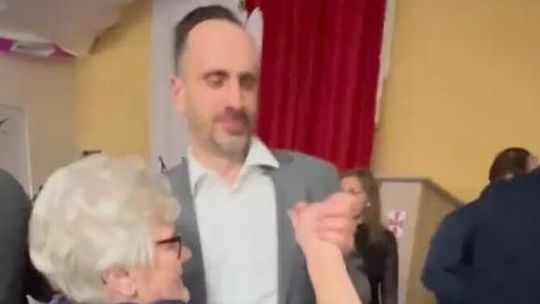 Izbica Dance. Nagranie z Januszem Kowalskim podbija internet. Wideo