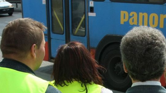 Jadą bez biletu, napadają na kontrolerów