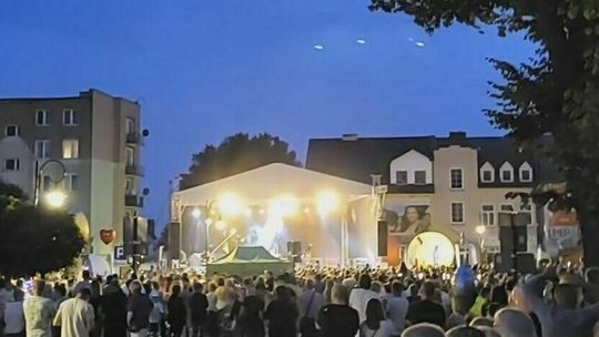 Jajkami w Zenka Martyniuka "Nie jesteś już kochany przez cały kraj"