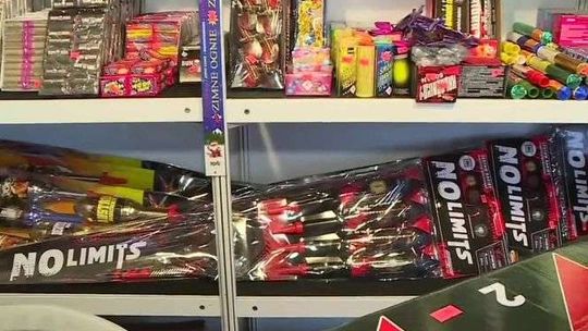 Jak być bezpiecznym podczas pokazu fajerwerków? 