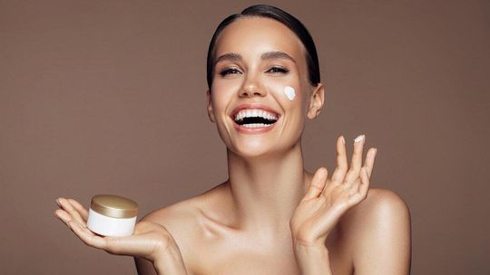 Jak czytać oznaczenia SPF i PA? Klucz do skutecznej ochrony przeciwsłonecznej