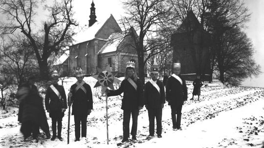 Jak dawniej świętowano Boże Narodzenie. Zwyczaje i tradycje świąteczne na zdjęciach.