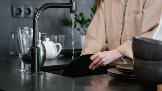 Jak dobrać wielkość zlewozmywaka do blatu kuchennego? Jak dobrać wielkość zlewozmywaka do blatu kuchennego?