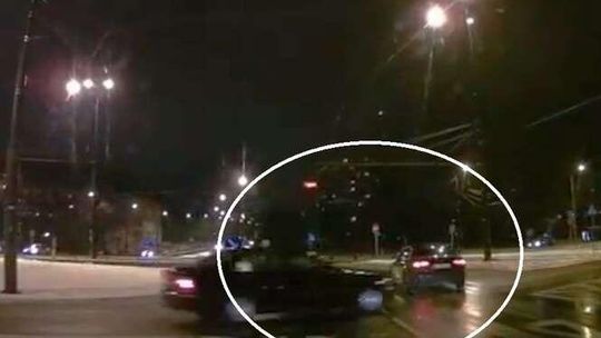 Jak dochodzi do wypadków na rondzie Mohyły [wideo]