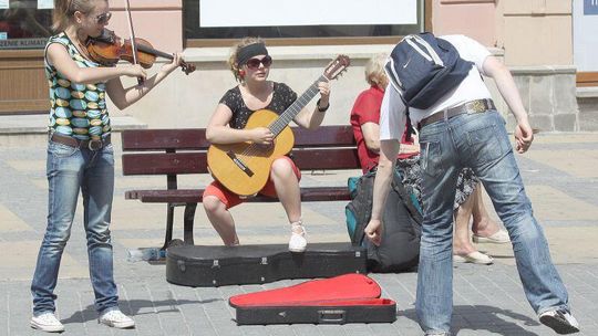 Jak dorobić i zarobić: Wyprowadzanie psów, złota rączka, grajek