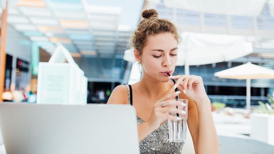 Jak działa dystrybutor wody z filtrem?