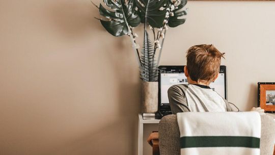 Jak kupić dobry laptop dla dziecka? O czym pamiętać?
