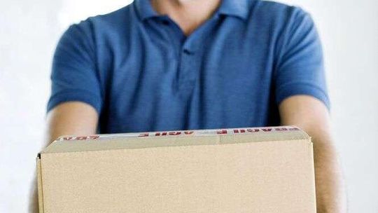 Jak najtaniej wysłać paczkę kurierem?