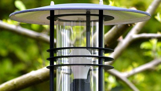 Jak oszczędzić na oświetleniu domu?