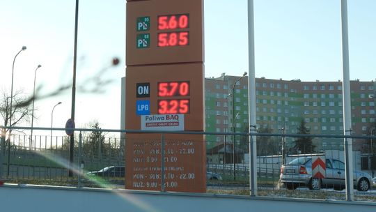 Jak płacić mniej za paliwo? Niektóre miasta mają na to sposób