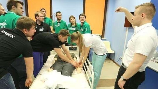 Jak pomóc pacjentowi w stanie krytycznym. Najlepsi w symulacji medycznej