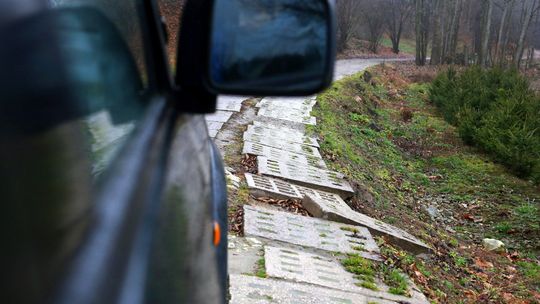 Jak popada, to przejechać można tylko terenówką albo traktorem
