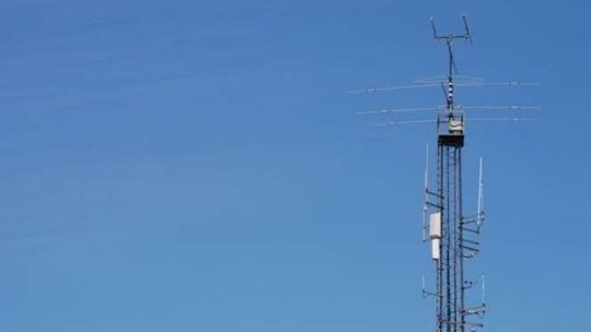 Jak promieniują anteny telefonii komórkowej? NIK: Urząd dostał niekompletne pomiary