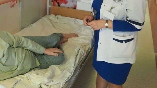Jak rozmawiać o chorobie nowotworowej? Najtrudniejsze pytania w życiu