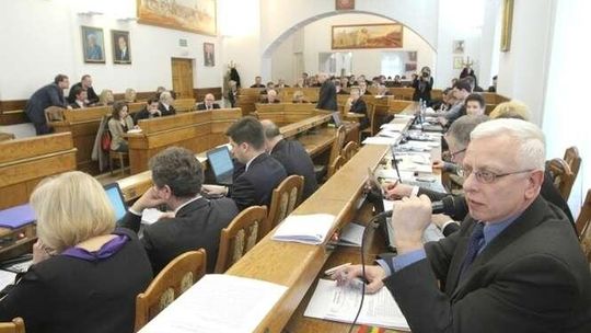 Jak są wykształceni radni w Lubelskiem? W ośmiu radach gmin żaden nie ma studiów