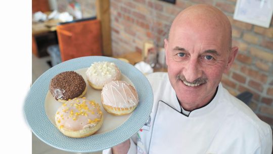 Jak samemu w domu zrobić pączki na Tłusty Czwartek? Przepis