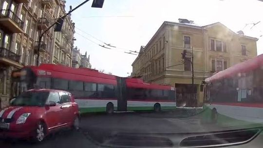 Jak się jeździ karetką na sygnale po Lublinie? To trzeba zobaczyć [wideo]